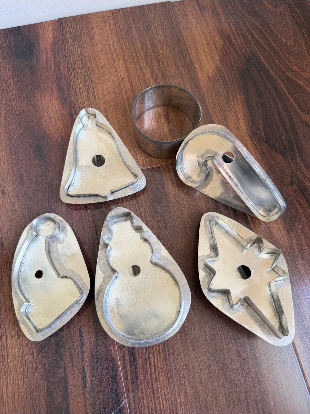 VTG DAR Aluminum Christmas Cookie Cutters and Biscuit Round Set 6 Piece
